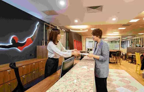 /media/40590/20241107-china-volp-receptionist-omp.jpg